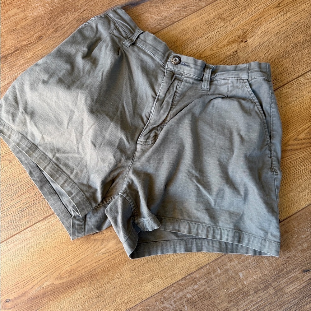 Toad&Co Women's Olive Organic Cotton Pleated Shorts Elastic Back / MED